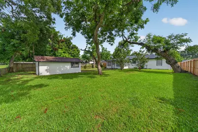 310 Nasturtium Street, Lake Jackson, TX 77566 - Photo 38