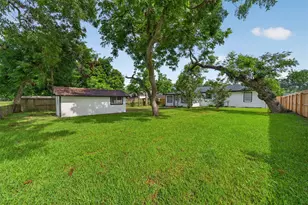 310 Nasturtium St, Lake Jackson, TX 77566 - Photo 38