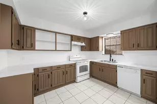 835 Clubside Dr, East Bernard, TX 77435 - Photo 8