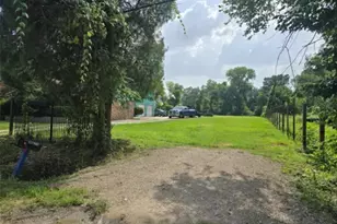 9307 Irby St, Houston, TX 77088 - Photo 2