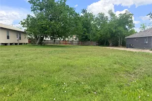 606 7th St, Navasota, TX 77868 - Photo 1