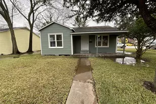 302 S 5th St, La Porte, TX 77571 - Photo 2