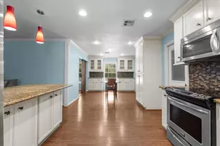 1712 Tara Cir, Texas City, TX 77591 - Photo 10