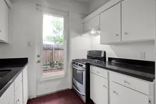 18 Lakeway St, Panorama Village, TX 77304 - Photo 6