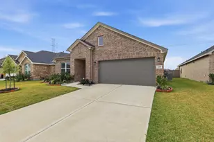 3227 Falling Brk Dr, Baytown, TX 77521 - Photo 2