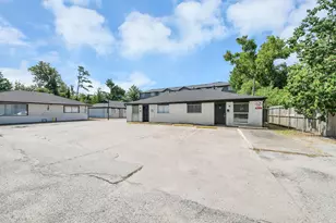 1736 Crestdale Dr, Houston, TX 77080 - Photo 2