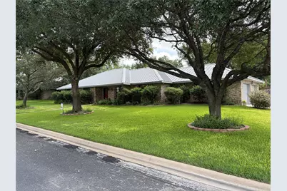 108 Meadow Drive, Schulenburg, TX 78956 - Photo 4