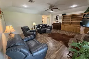 108 Meadow Dr, Schulenburg, TX 78956 - Photo 8