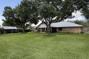 108 Meadow Dr, Schulenburg, TX 78956 - Photo 26