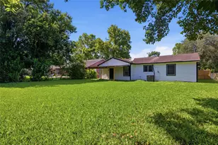 5622 Woodgreen St, Houston, TX 77033 - Photo 22