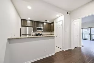 11711 Memorial Dr, Houston, TX 77024 - Photo 4