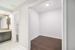 11711 Memorial Dr, Houston, TX 77024 - Photo 12