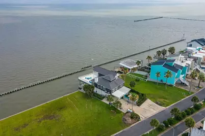 12 Tiki Circle, Tiki Island, TX 77554 - Photo 2