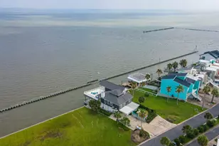12 Tiki Cir, Tiki Island, TX 77554 - Photo 2