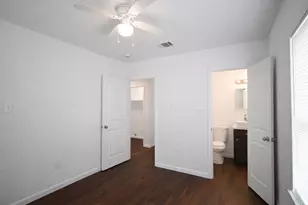 916 Parkway St, Baytown, TX 77520 - Photo 12