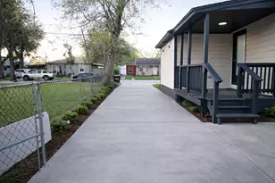 916 Parkway St, Baytown, TX 77520 - Photo 24