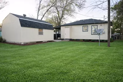 916 Parkway Street, Baytown, TX 77520 - Photo 18