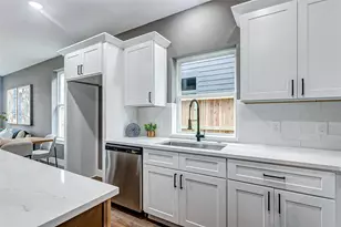 8027 Betty Boop St, Houston, TX 77028 - Photo 10