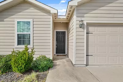 718 Crystal Lakes Drive, Brookshire, TX 77423 - Photo 2