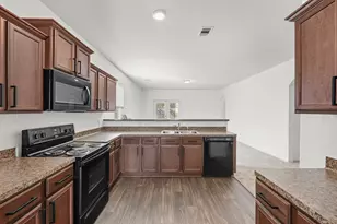 718 Crystal Lakes Dr, Brookshire, TX 77423 - Photo 6