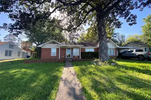 1016 Pecan St, Huntsville, TX 77320 - Photo 2