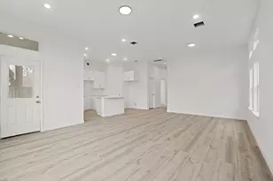 13902 Leabrandon Ln, Houston, TX 77045 - Photo 12