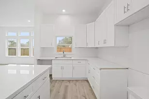 13902 Leabrandon Ln, Houston, TX 77045 - Photo 10