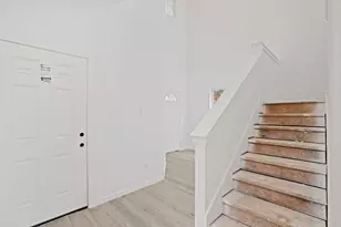 13902 Leabrandon Ln, Houston, TX 77045 - Photo 4