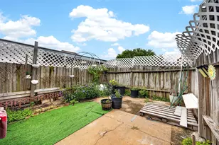 12223 Sharpview Dr, Houston, TX 77072 - Photo 24