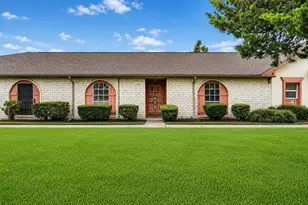 12223 Sharpview Dr, Houston, TX 77072 - Photo 2