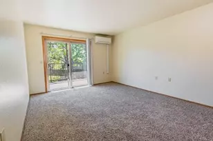 1051 E Park St, Other, OR 97527 - Photo 12