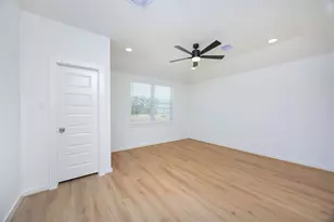 1976 Longmire Villas Ct, Conroe, TX 77304 - Photo 18