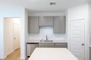 1976 Longmire Villas Ct, Conroe, TX 77304 - Photo 8