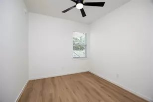 1976 Longmire Villas Ct, Conroe, TX 77304 - Photo 30