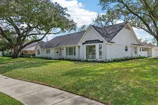 8015 Fairdale Ln, Houston, TX 77063 - Photo 2