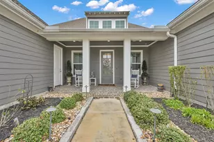 2072 Laurie Darlin Dr, Conroe, TX 77384 - Photo 2