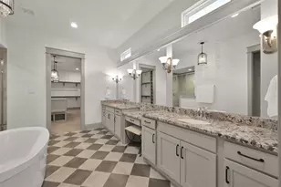 2072 Laurie Darlin Dr, Conroe, TX 77384 - Photo 8