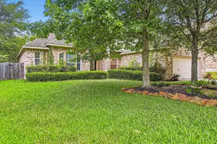 27 W Prairie Dawn Cir, The Woodlands, TX 77385 - Photo 2