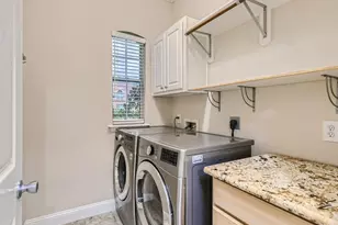 27 W Prairie Dawn Cir, The Woodlands, TX 77385 - Photo 20