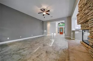 27 W Prairie Dawn Cir, The Woodlands, TX 77385 - Photo 4