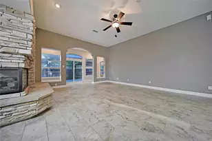 27 W Prairie Dawn Cir, The Woodlands, TX 77385 - Photo 6