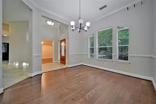 27 W Prairie Dawn Cir, The Woodlands, TX 77385 - Photo 8