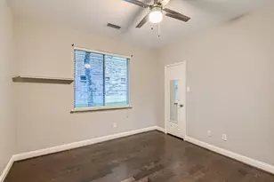 27 W Prairie Dawn Cir, The Woodlands, TX 77385 - Photo 40