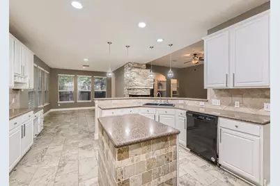 27 W Prairie Dawn Circle, The Woodlands, TX 77385 - Photo 10