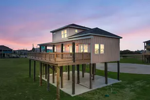 186 Ocean View Dr, Crystal Beach, TX 77650 - Photo 1