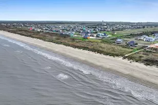 186 Ocean View Dr, Crystal Beach, TX 77650 - Photo 2