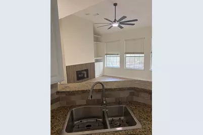 22 E Sterling Pond Circle, The Woodlands, TX 77382 - Photo 12