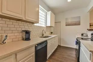 1515 19th St, Galveston, TX 77550 - Photo 28