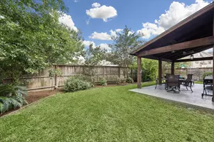1018 Shepherd Oaks Dr, Houston, TX 77018 - Photo 2