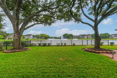633 Clarenda Falls Drive, Sugar Land, TX 77479 - Photo 44
